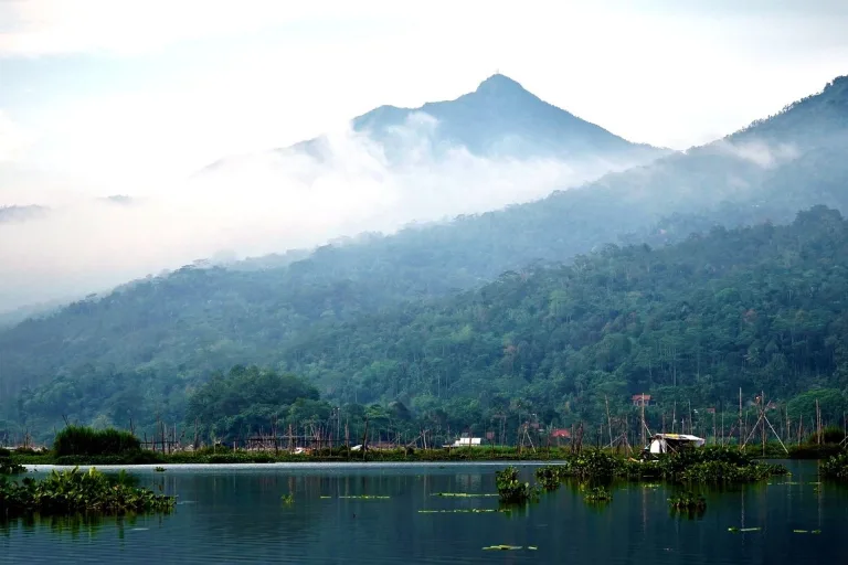Kisah Misteri di Balik Keindahan Rawa Pening yang Bikin Bulu Kuduk Merinding