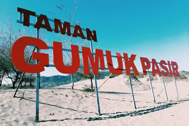 papan nama taman gumuk pasir parangkusumo