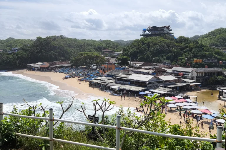 Sebelum berkunjung pastikan cek dulu harga tiket masuk pantai Drini terbaru