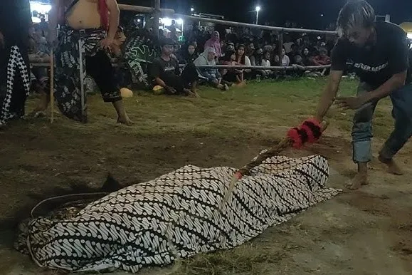Bikin Ngeri! Ini Dia 5 Hal Tentang Jathilan Gondo Mayit yang Penuh Aura Mistis dan Menantang Logika