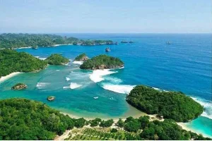Pesona 10 Pantai Jawa Timur: Dari Surga Surfing hingga Hidden Gem Memukau!