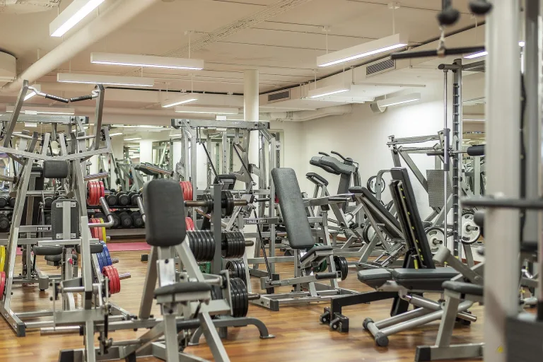 Beberapa alat gym untuk pemula yang harus diketahui cara memakainya